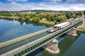 Crossing the Briar Aqueduct