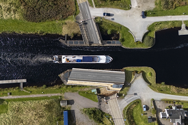 Spirit of Scotland in lock